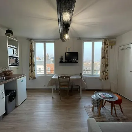 Chez Loulou - - *
